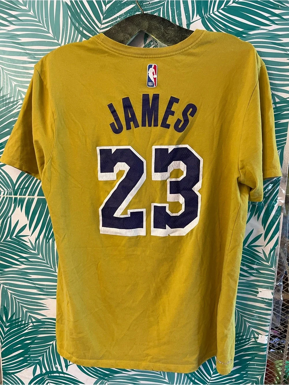 Nike Yellow Lakers #23 James Graphic Tee Sz L